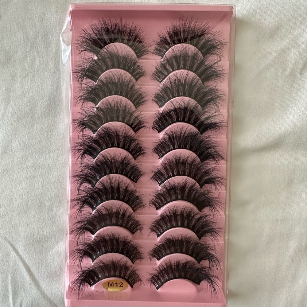 Fluffy lashes trip